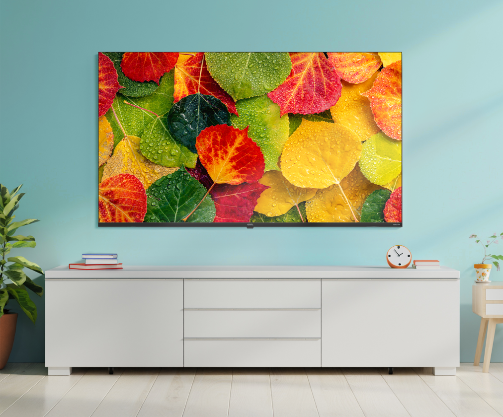 55" QLED CA Lifestyle